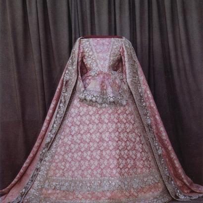 Traje Rosa